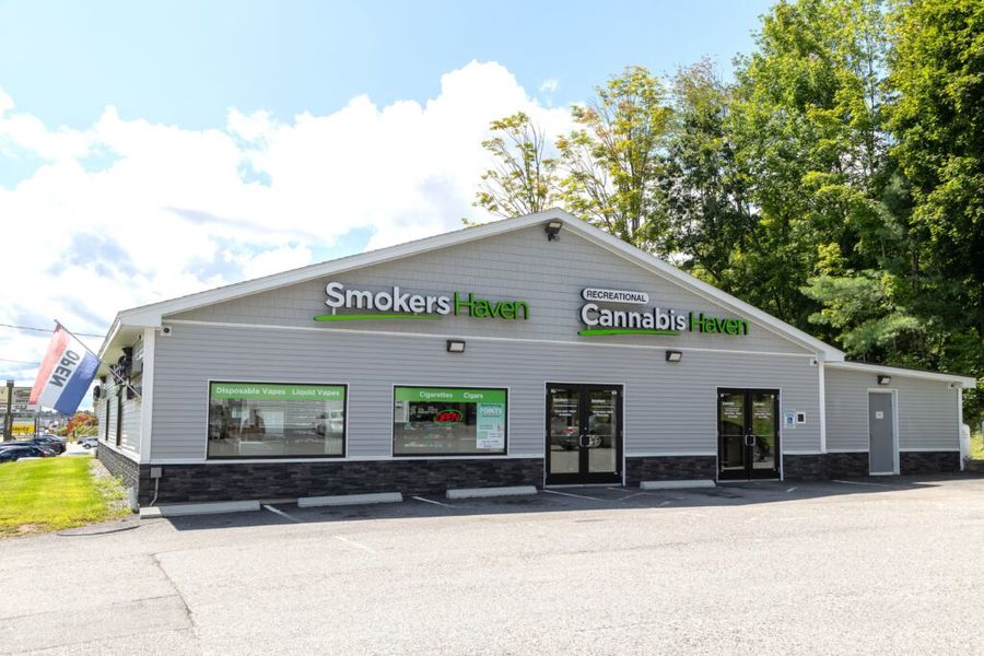 1150 Center Street — Recreational storefront